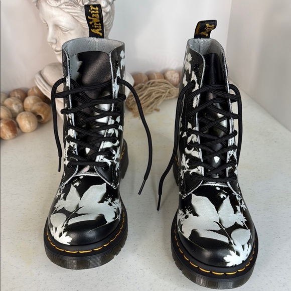 Dr. Martens 1460 Pascal Printed Leather Women's Ankle Boots Sz 6 - Picture 8 of 11